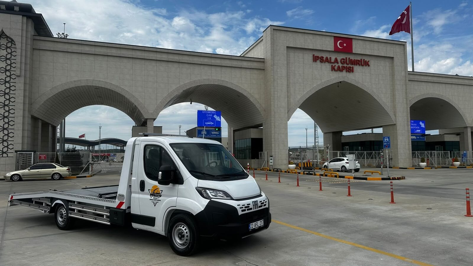 Abschleppdienst am türkischen Grenzübergang Ipsala